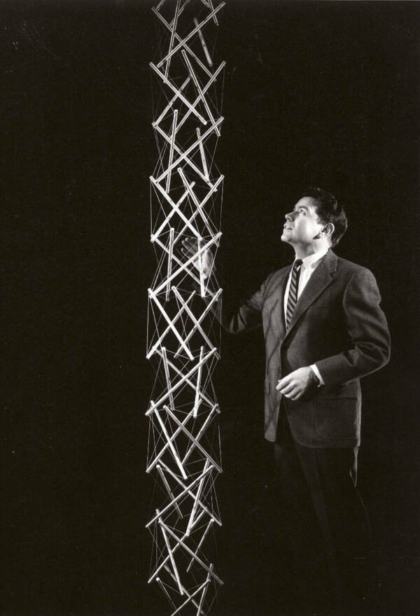 Kenneth Snelson with “4-Way Tower,” 1963. Image courtesy of Dale Lanzone.
Archival artist image, work not included in exhibition.