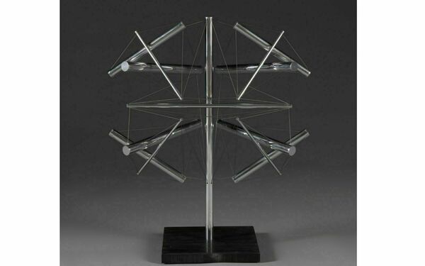 Image of Kenneth Snelson sculpture