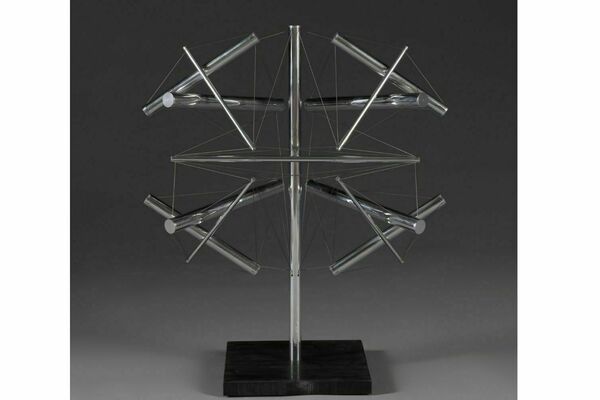 Image of Kenneth Snelson sculpture